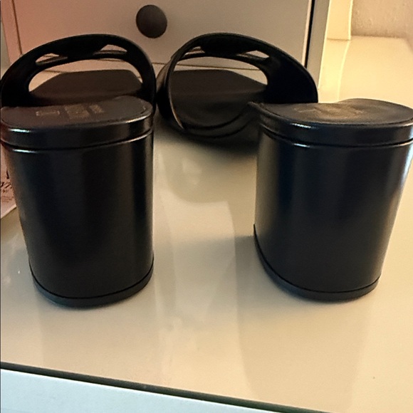 🔥Valentino Garavani Vlogo Cut-Out Slide Sandal In Calfskin 60MM🔥 - Picture 9 of 12